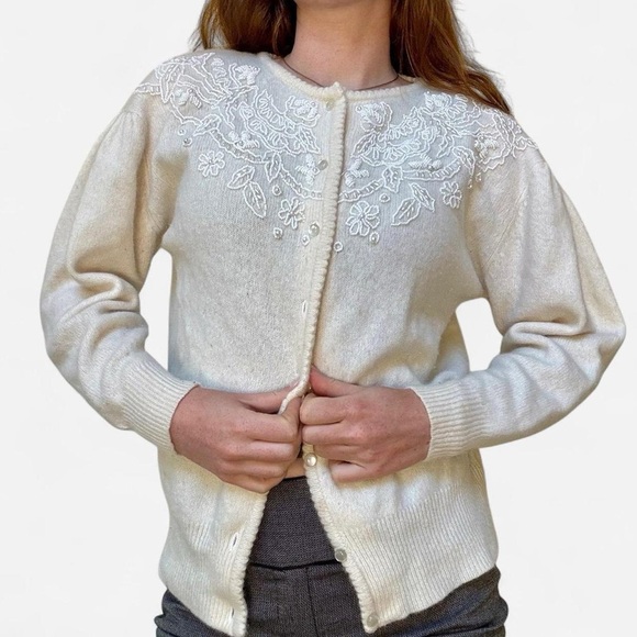 Vintage beaded cream cardigan - Picture 2 of 8